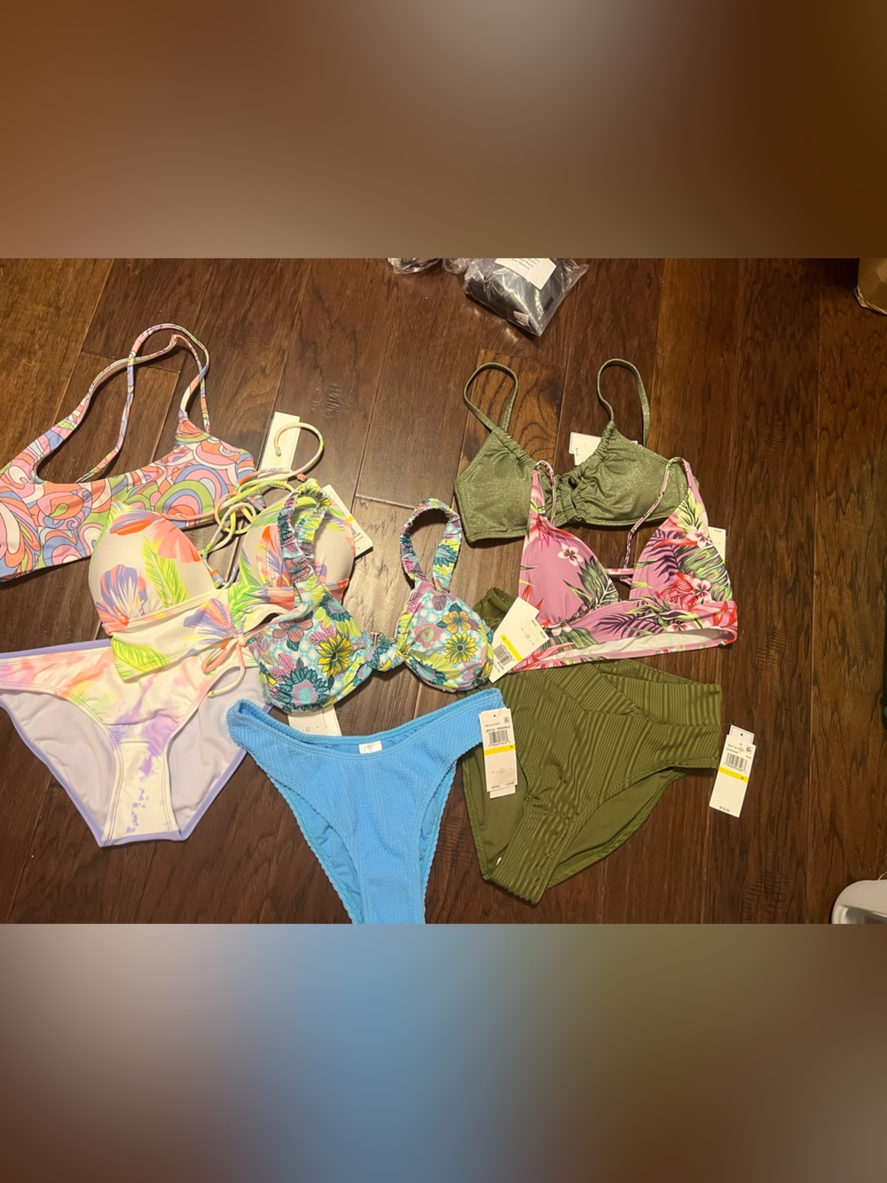 Lot of 8 Pieces Salt + Cove 
Swimwear Mix & Match Medium 
New  MSRP $180 MP3